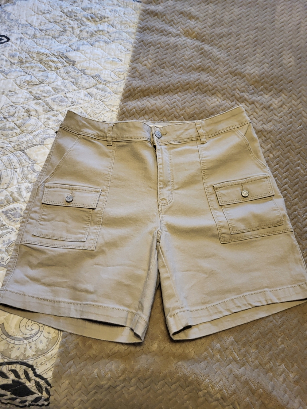 Women's Cargo Jean Shorts in Tan